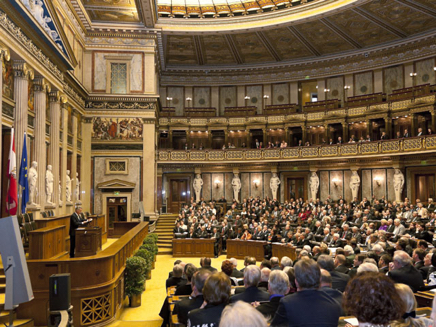 Historischer Sitzungssaal im Parlament in Wien